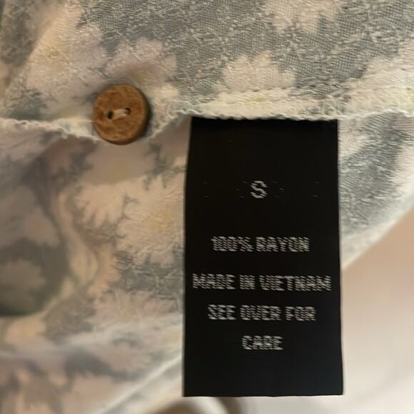 IZ Byer green and white floral off the shoulder top - Picture 8 of 8